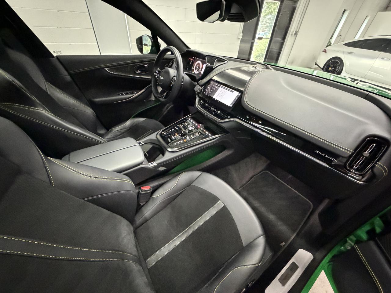 Aston Martin DBX707 Base 2025