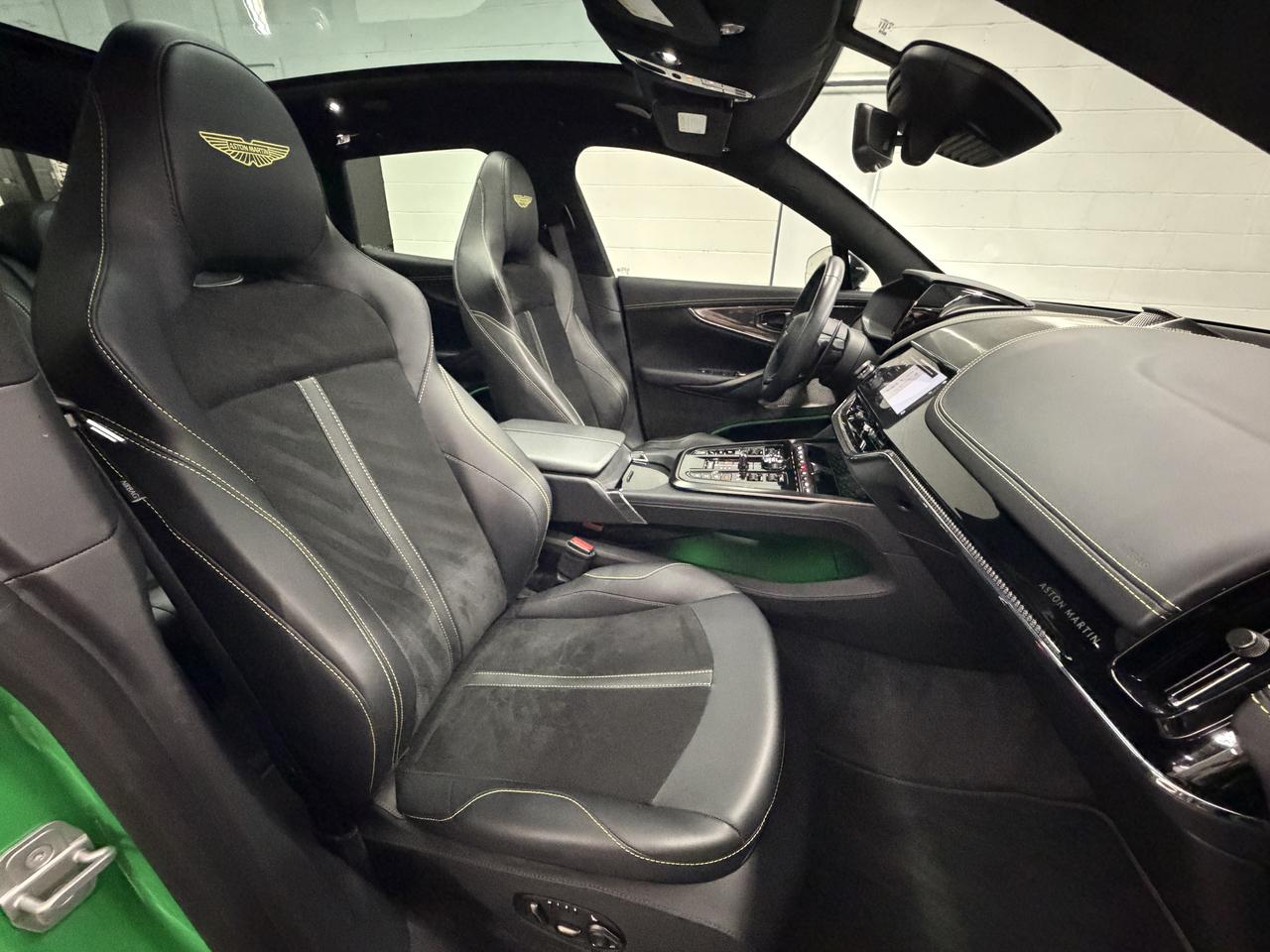 Aston Martin DBX707 Base 2025