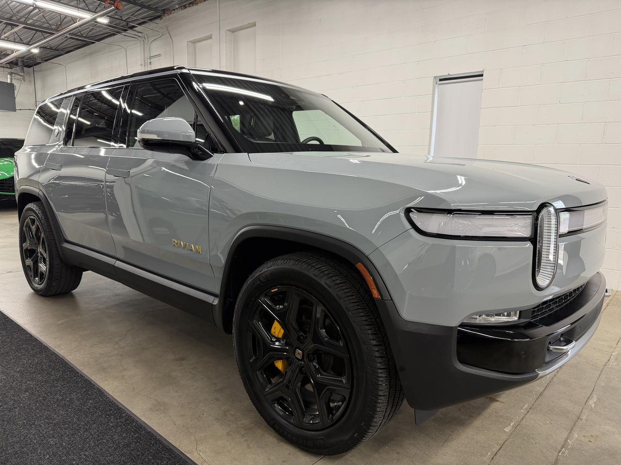 Rivian R1S Adventure Quad-Motor Large Pack 2023