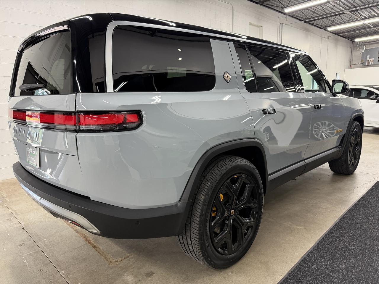 Rivian R1S Adventure Quad-Motor Large Pack 2023