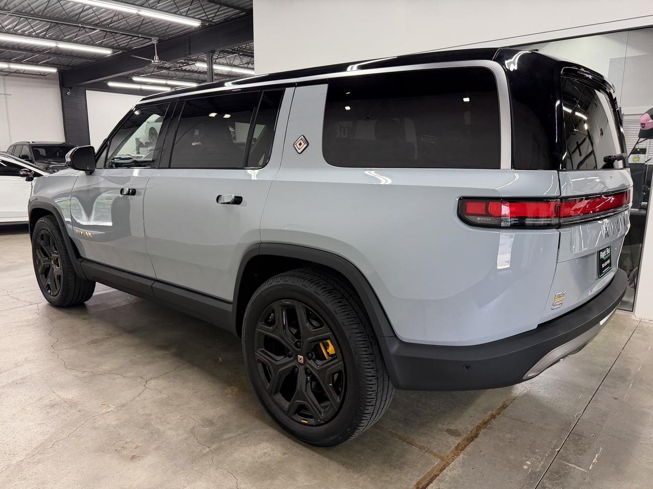 Rivian R1S Adventure Quad-Motor Large Pack 2023