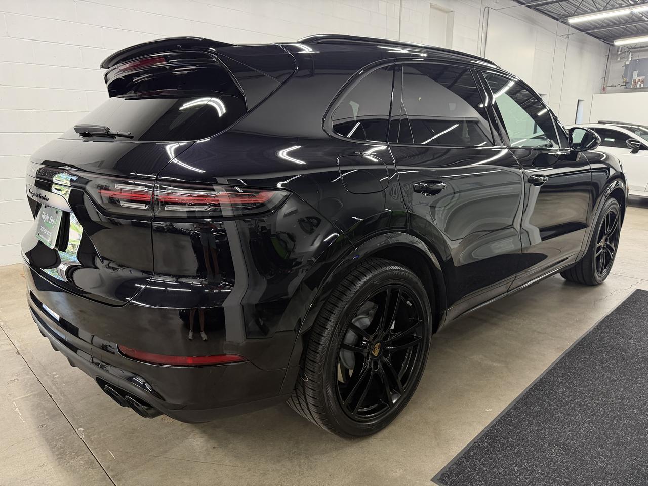 Porsche Cayenne Turbo 2021