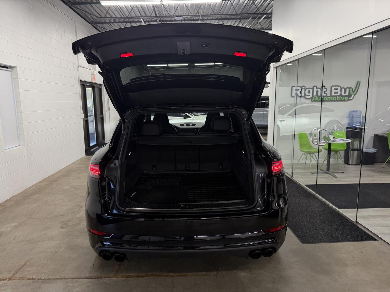 Porsche Cayenne Turbo 2021