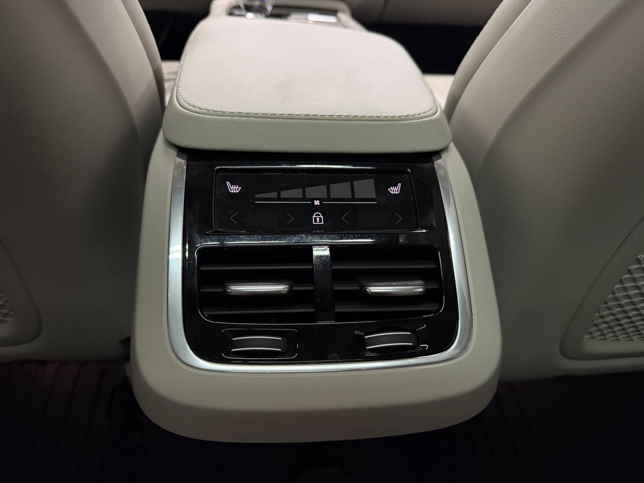 Volvo XC90 Recharge T8 Ultimate Bright w/6 Passenger Seating 2023