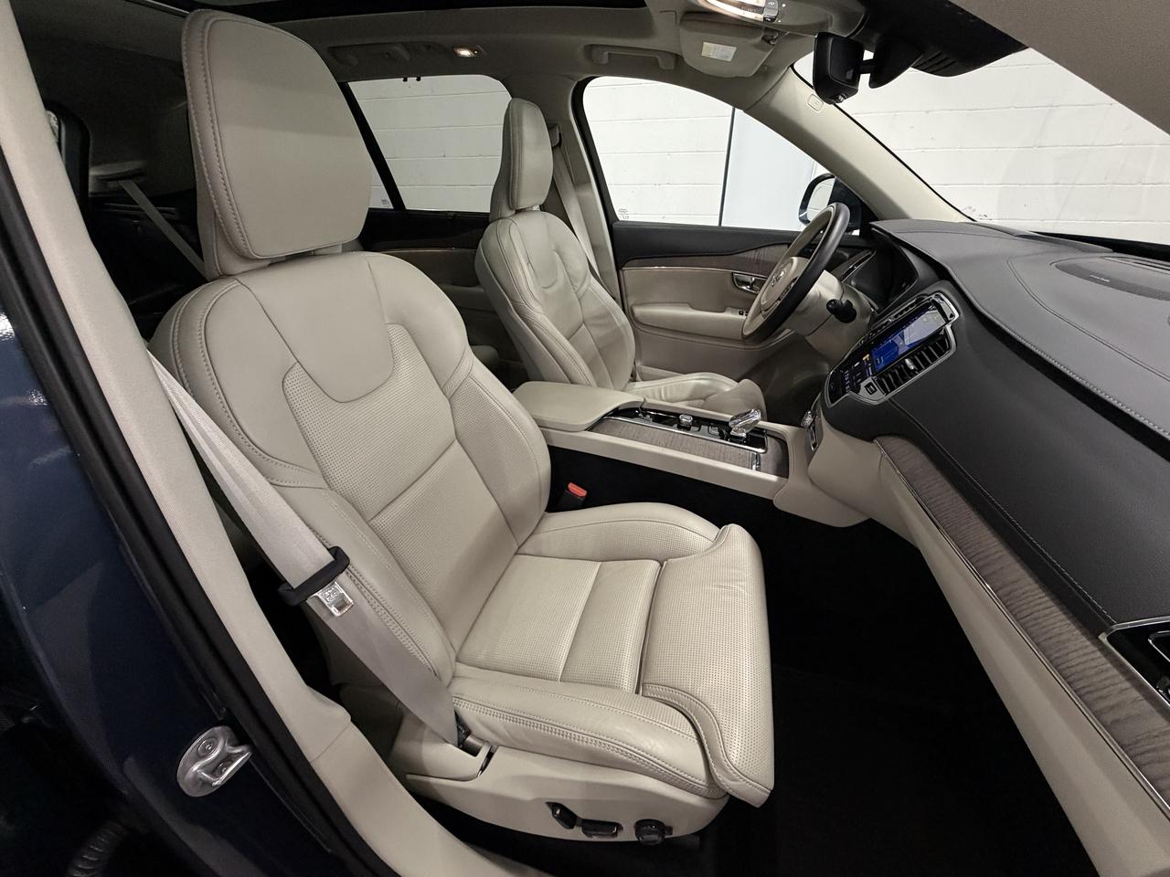 Volvo XC90 Recharge T8 Ultimate Bright w/6 Passenger Seating 2023