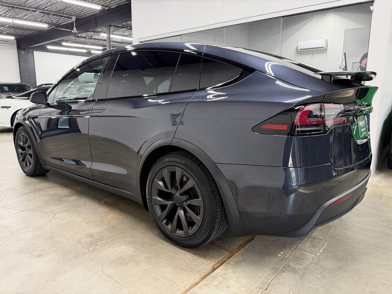 Tesla Model X  2024