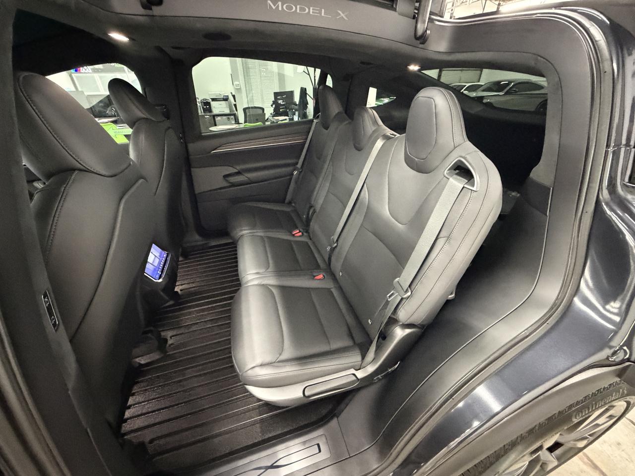 Tesla Model X  2024