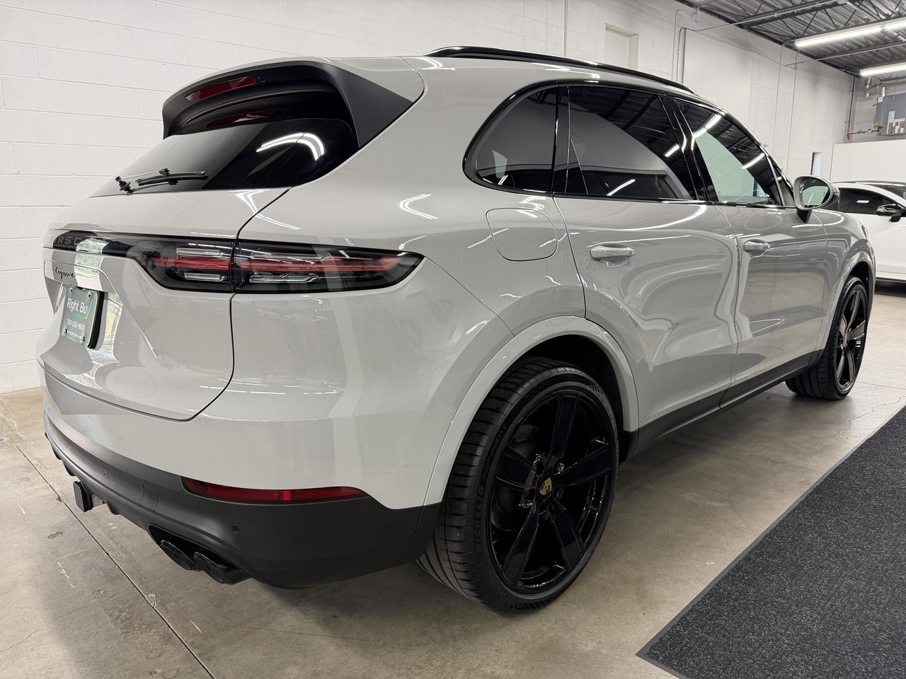 Porsche Cayenne Platinum Edition AWD 2023