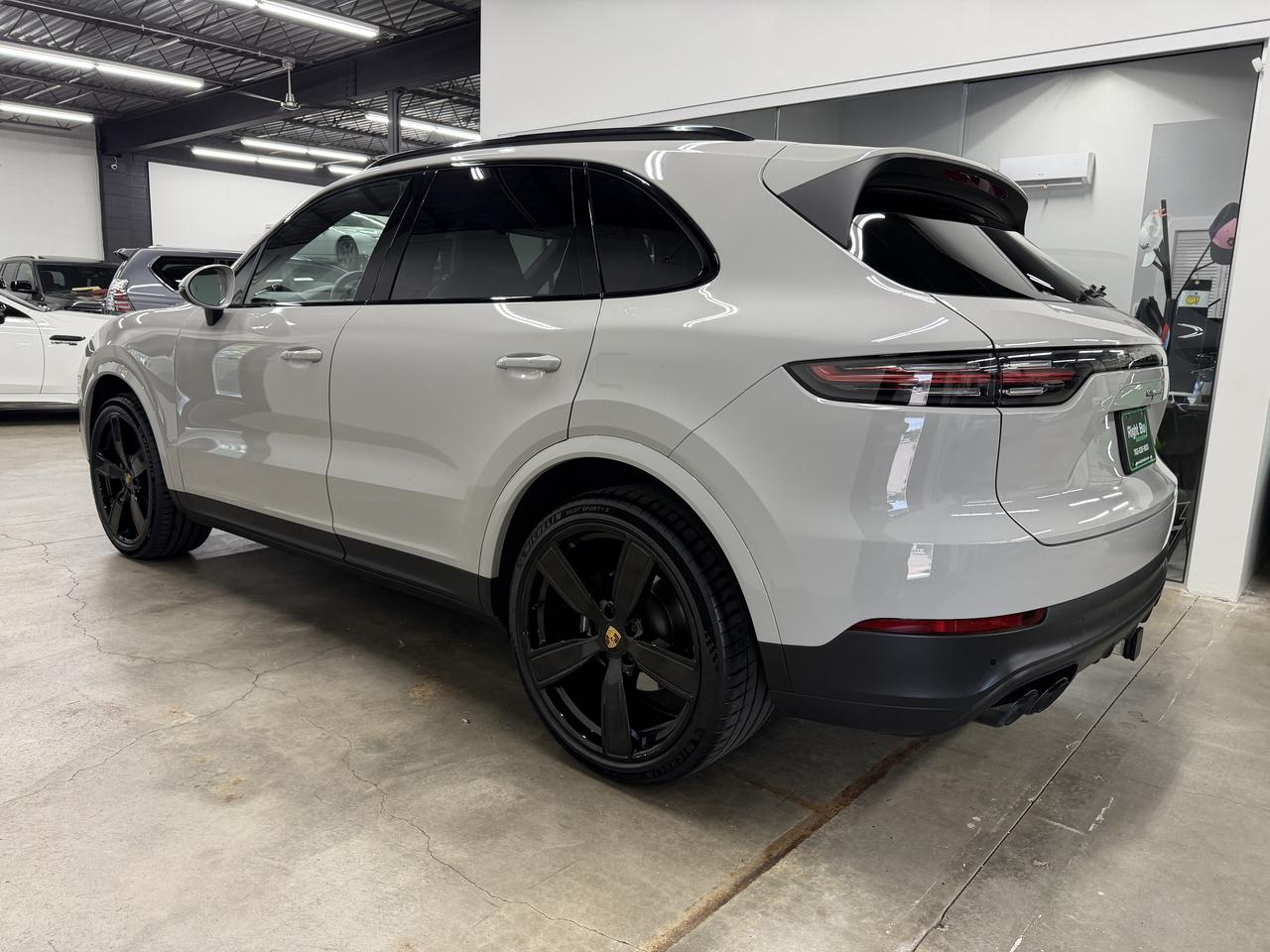 Porsche Cayenne Platinum Edition AWD 2023