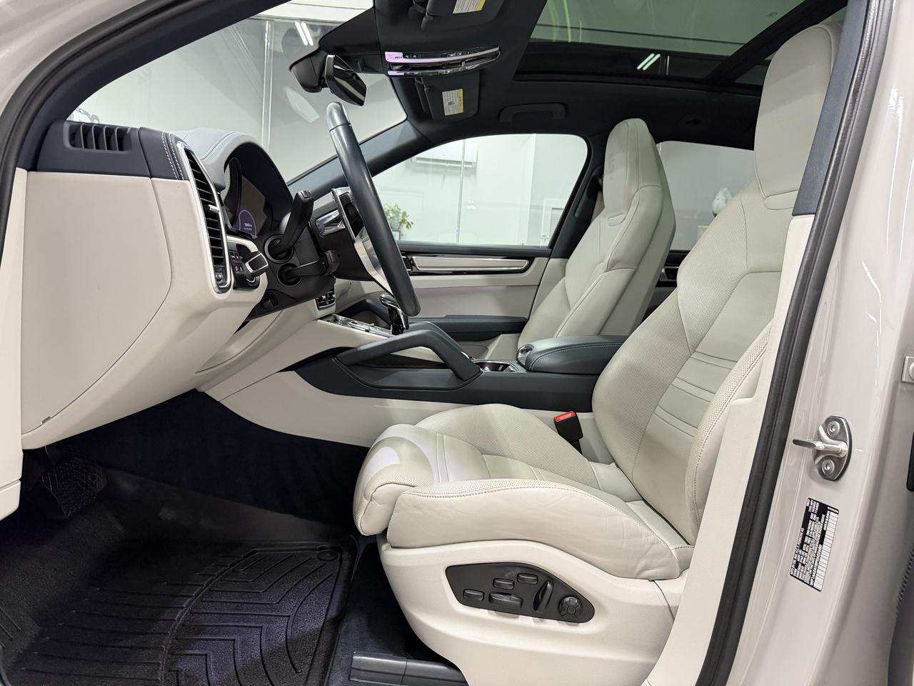 Porsche Cayenne Platinum Edition AWD 2023