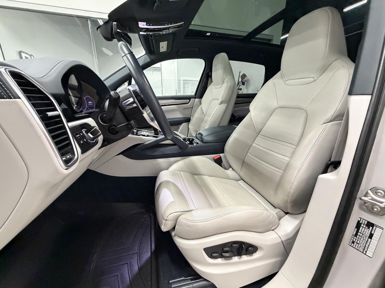 Porsche Cayenne Platinum Edition AWD 2023