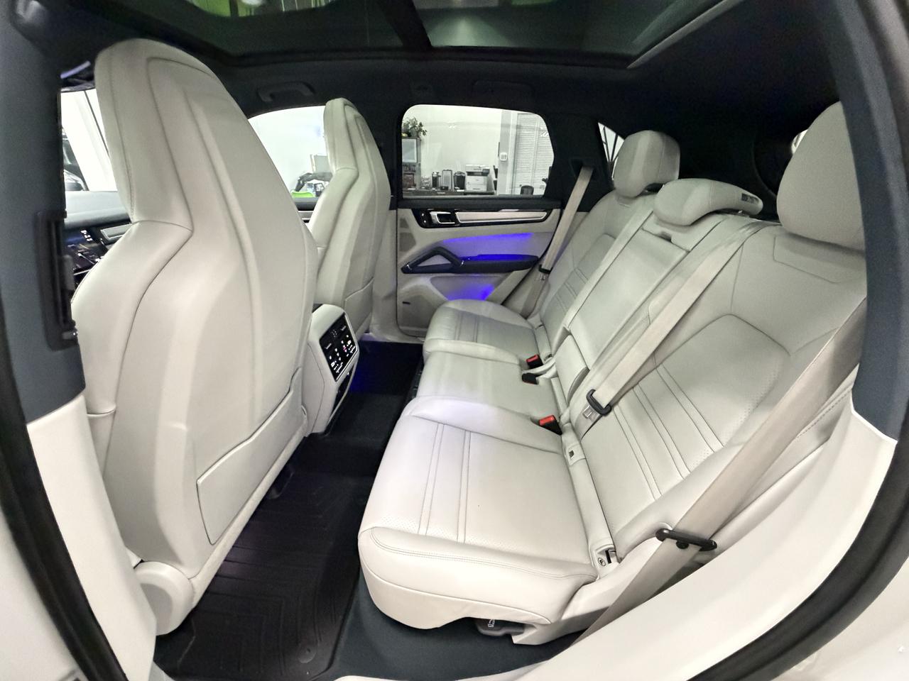 Porsche Cayenne Platinum Edition AWD 2023