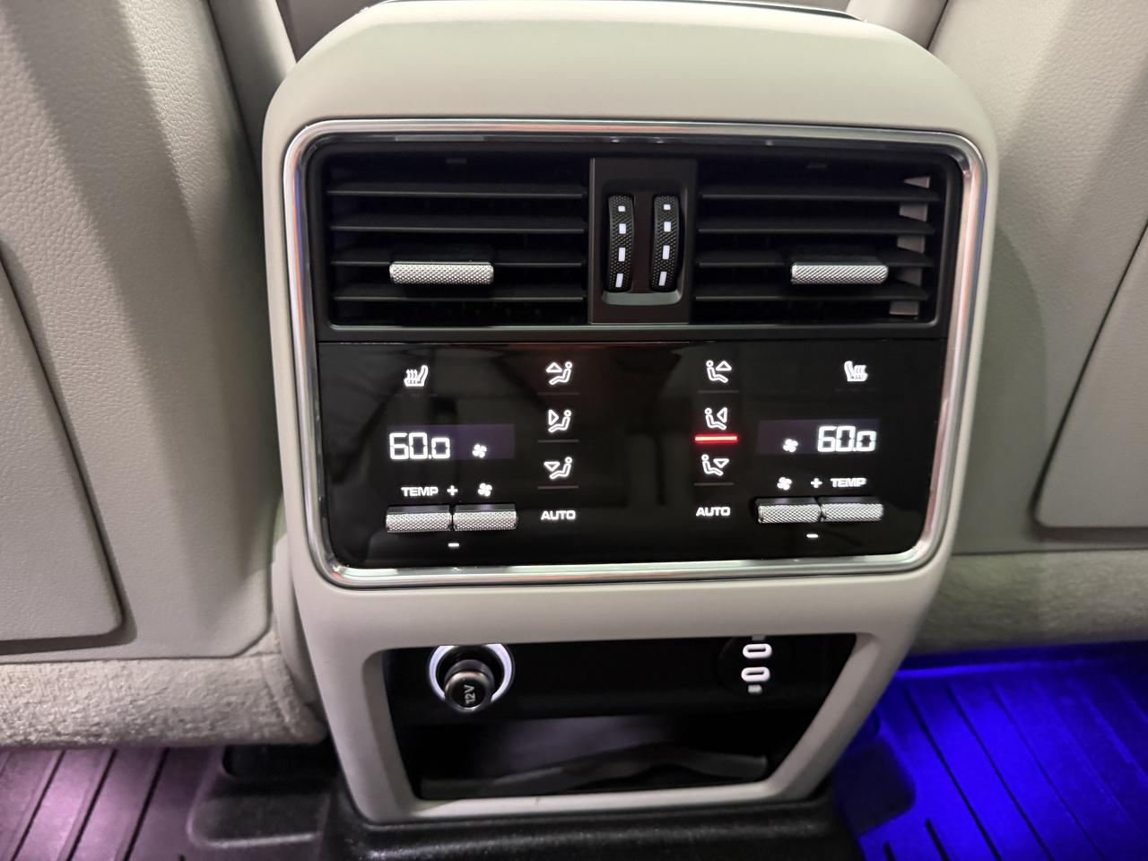 Porsche Cayenne Platinum Edition AWD 2023