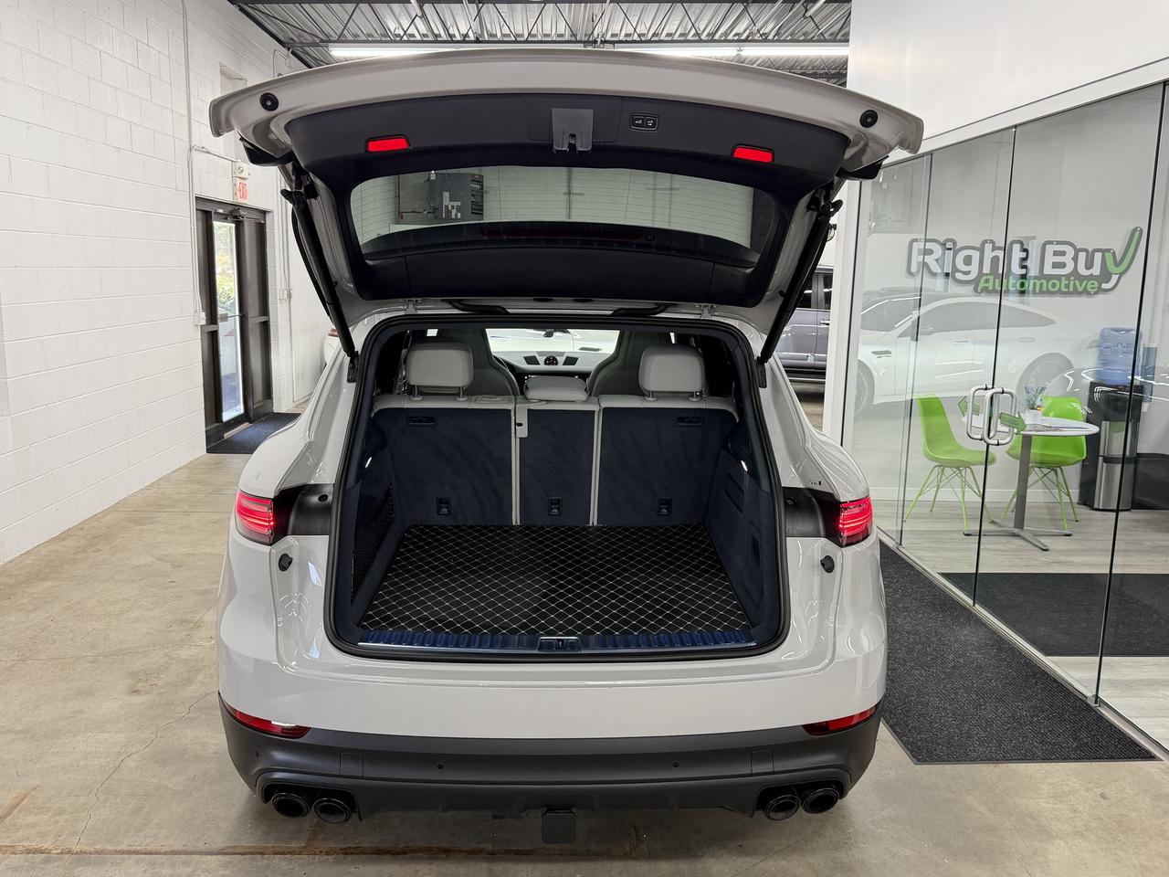 Porsche Cayenne Platinum Edition AWD 2023