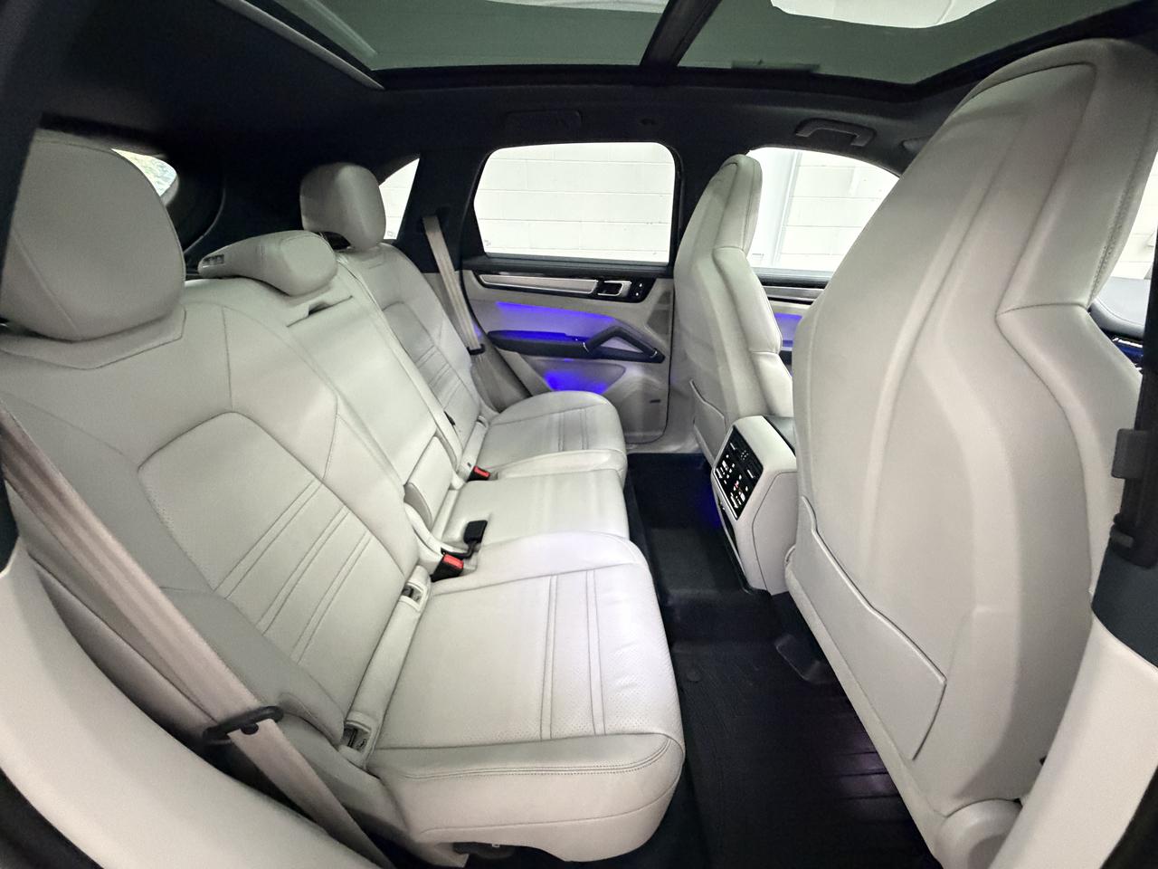Porsche Cayenne Platinum Edition AWD 2023