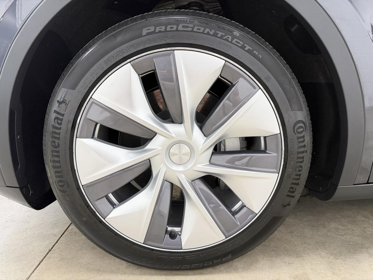 Tesla Model Y Long Range AWD 2024