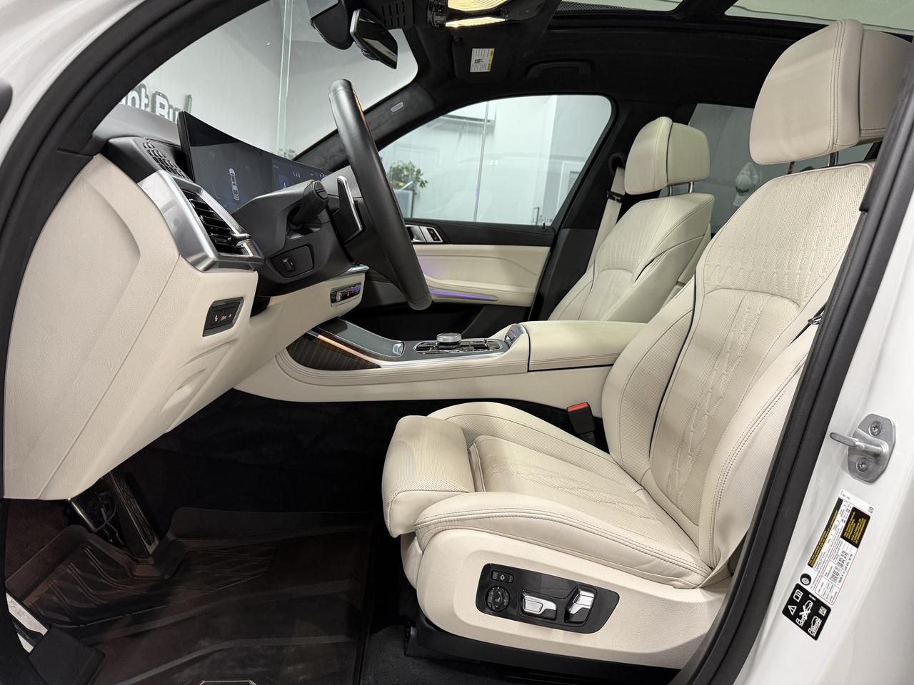 BMW X7 M60i 2025