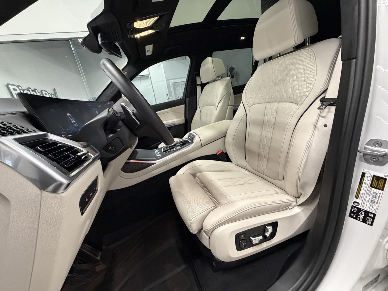 BMW X7 M60i 2025