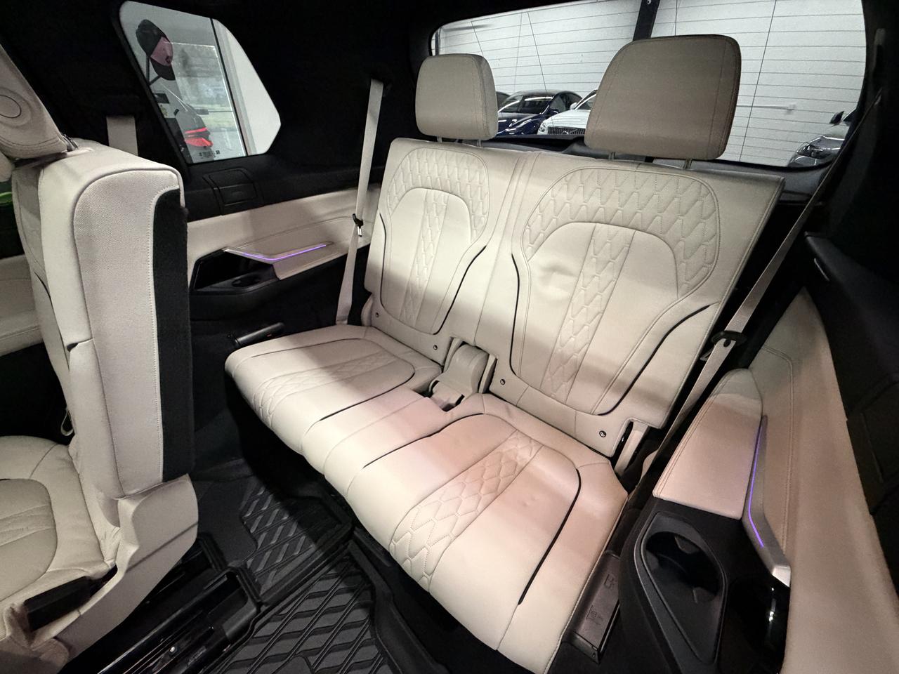 BMW X7 M60i 2025