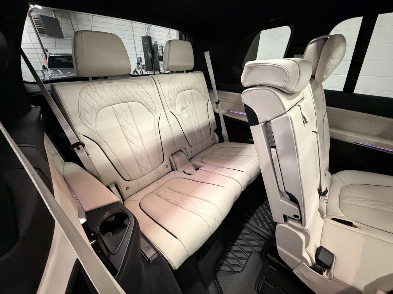 BMW X7 M60i 2025