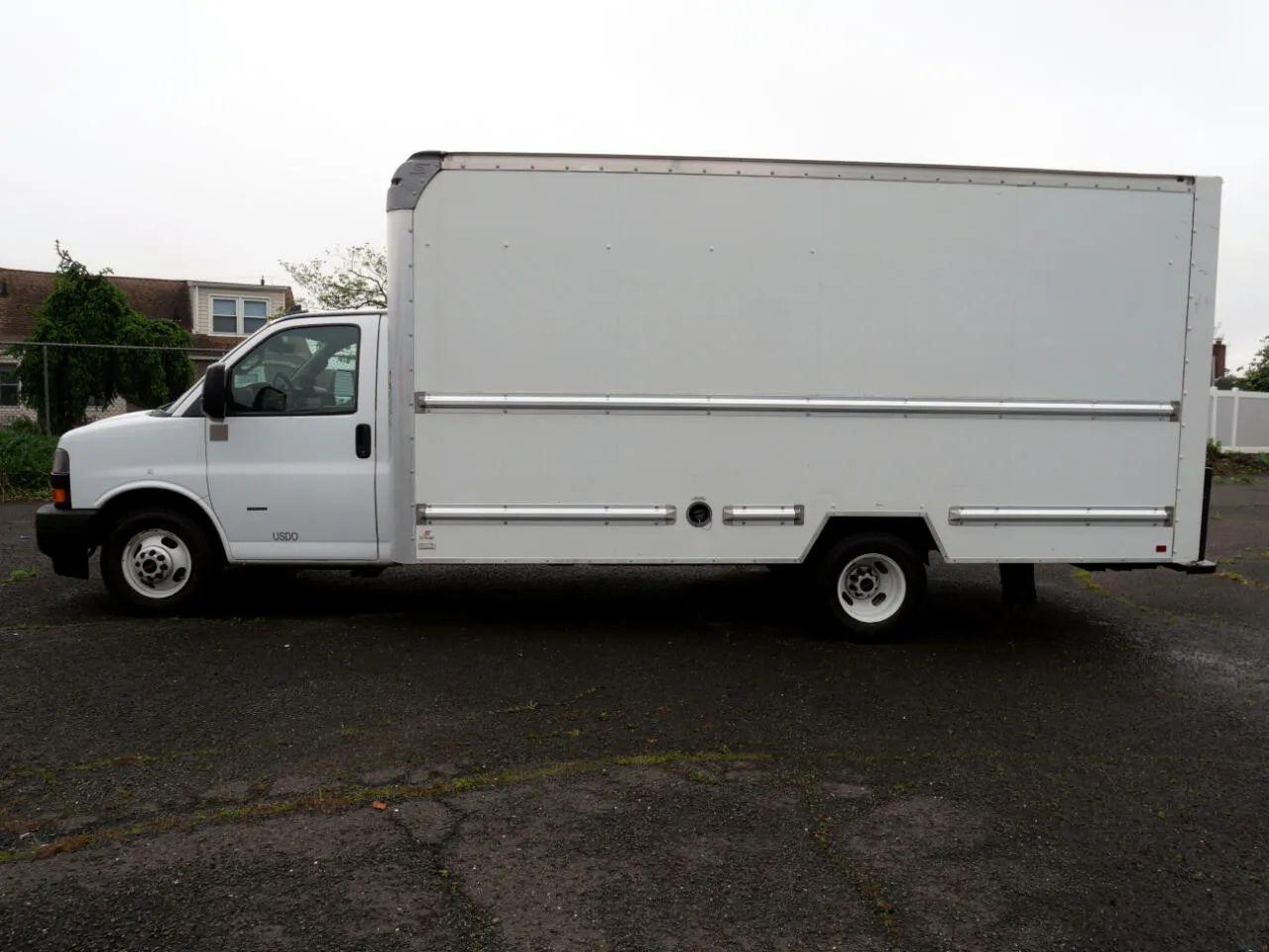 GMC Savana Commercial Cutaway 3500 Van 177" 2019