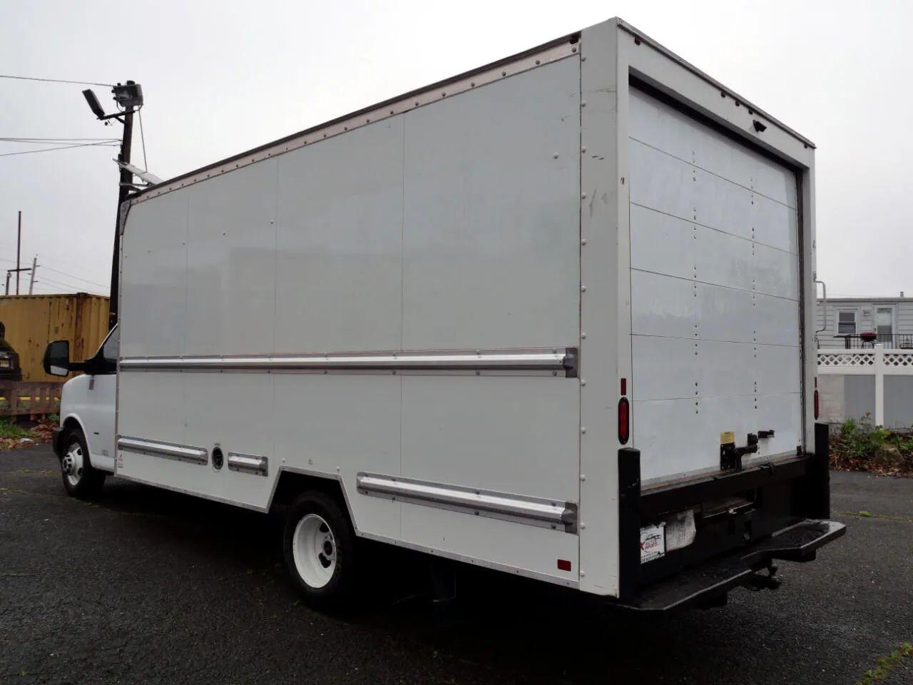 GMC Savana Commercial Cutaway 3500 Van 177" 2019