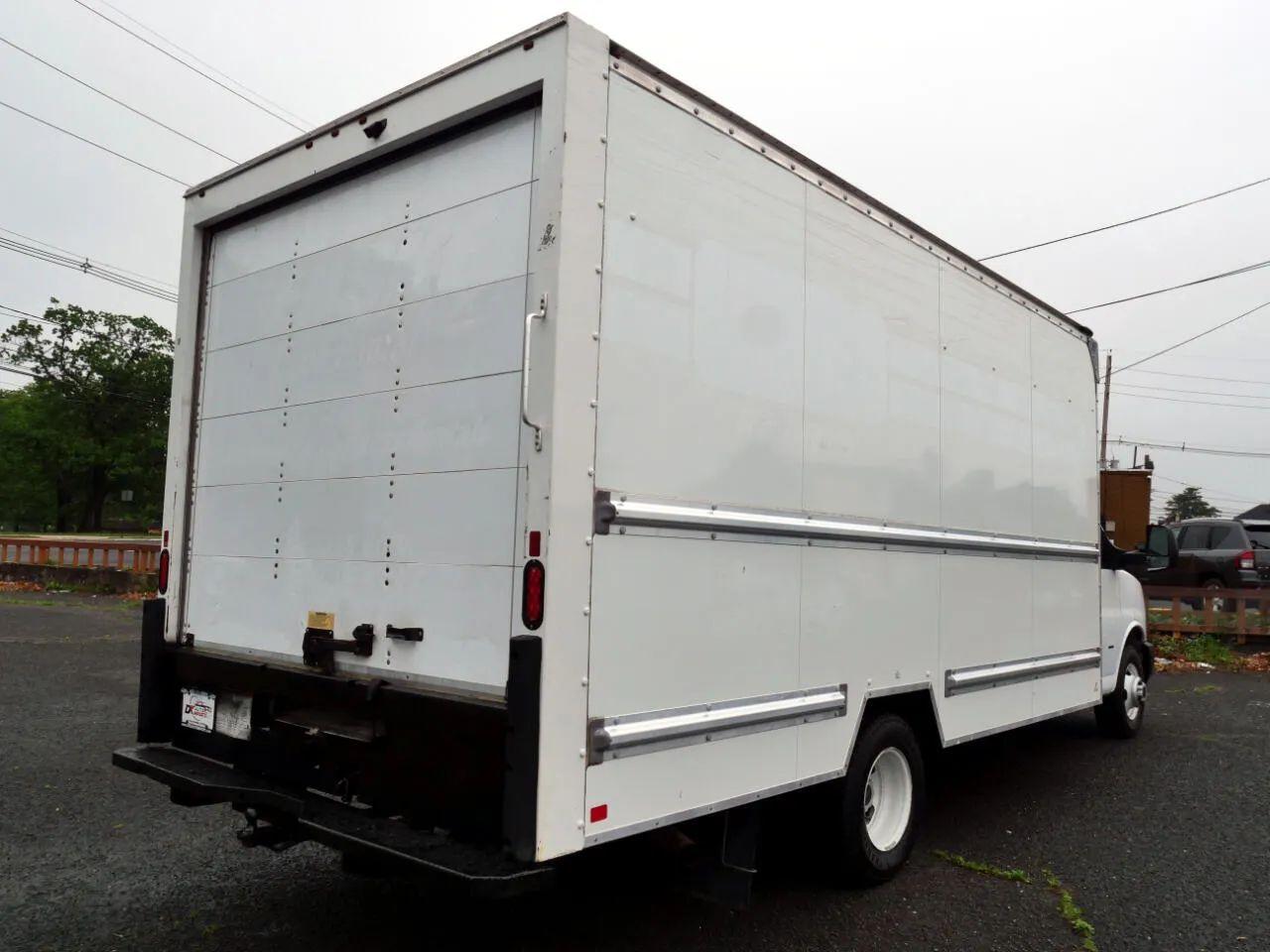 GMC Savana Commercial Cutaway 3500 Van 177" 2019