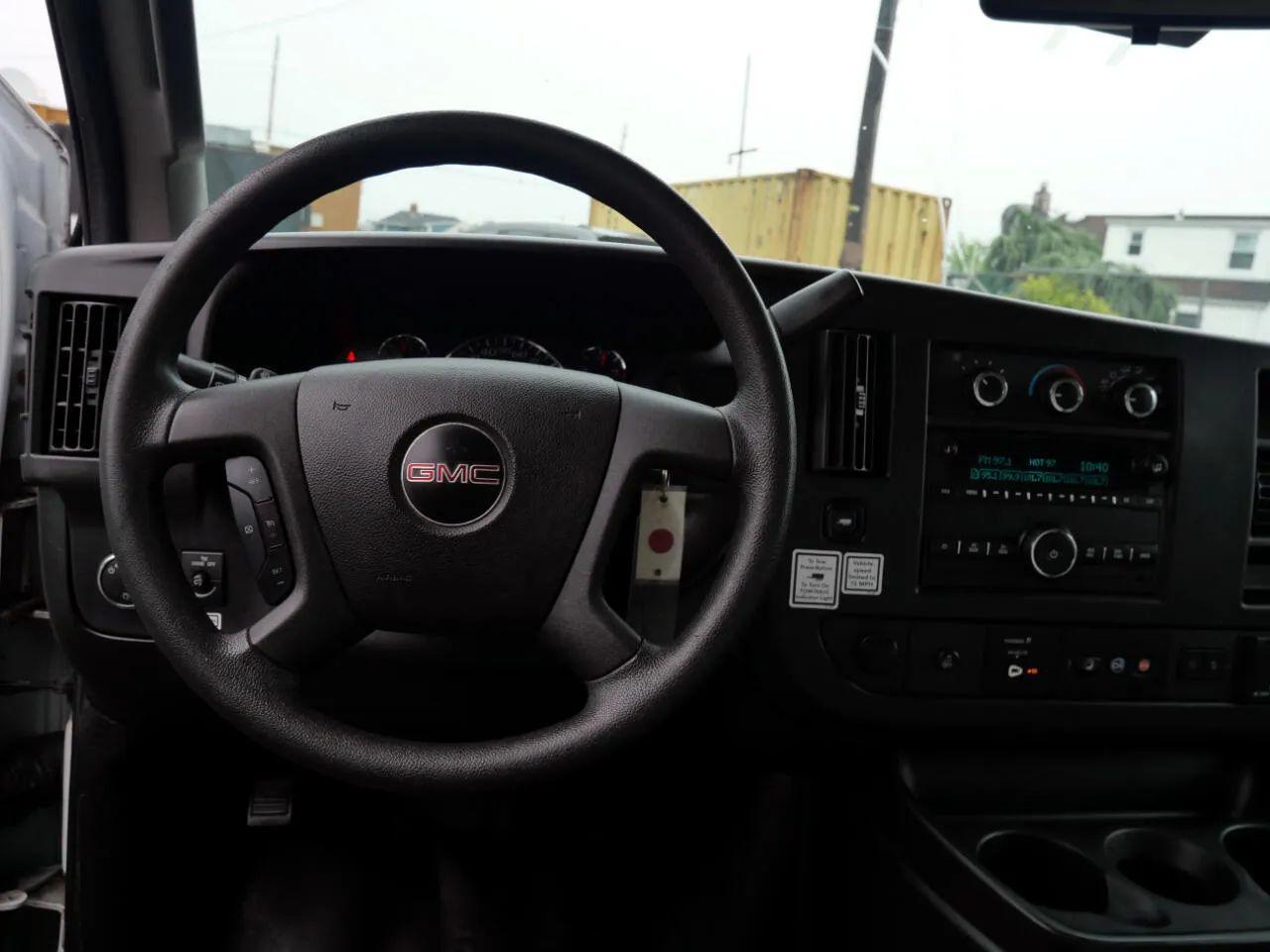 GMC Savana Commercial Cutaway 3500 Van 177" 2019