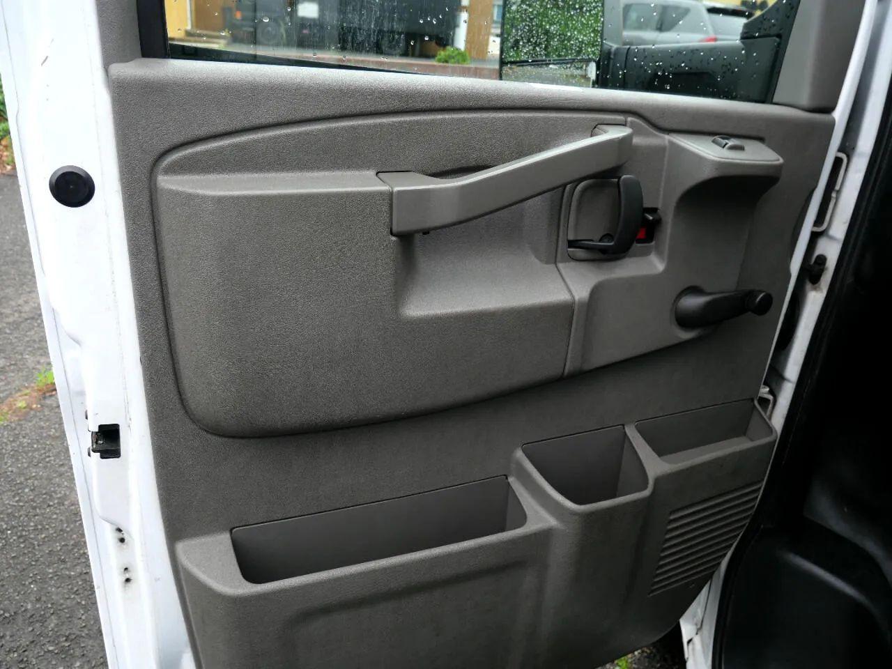 GMC Savana Commercial Cutaway 3500 Van 177" 2019