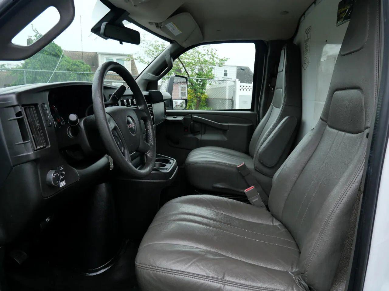 GMC Savana Commercial Cutaway 3500 Van 177" 2019