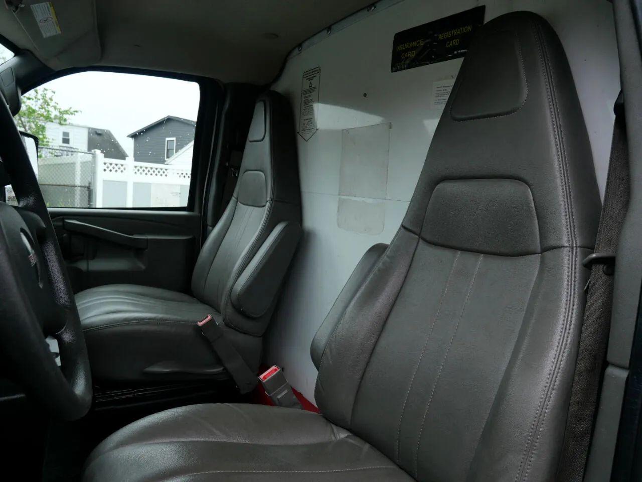 GMC Savana Commercial Cutaway 3500 Van 177" 2019