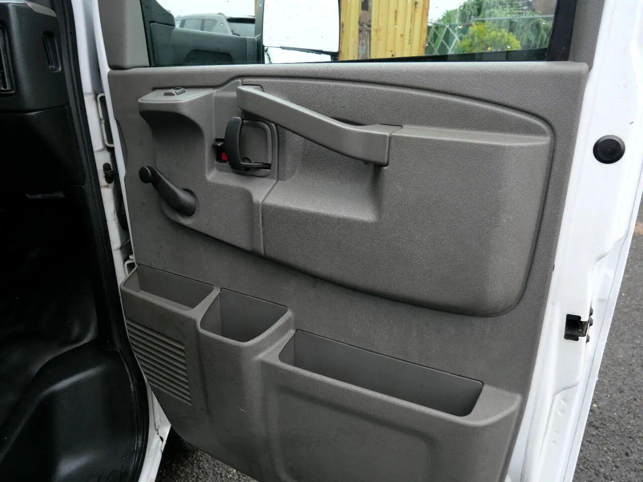 GMC Savana Commercial Cutaway 3500 Van 177" 2019