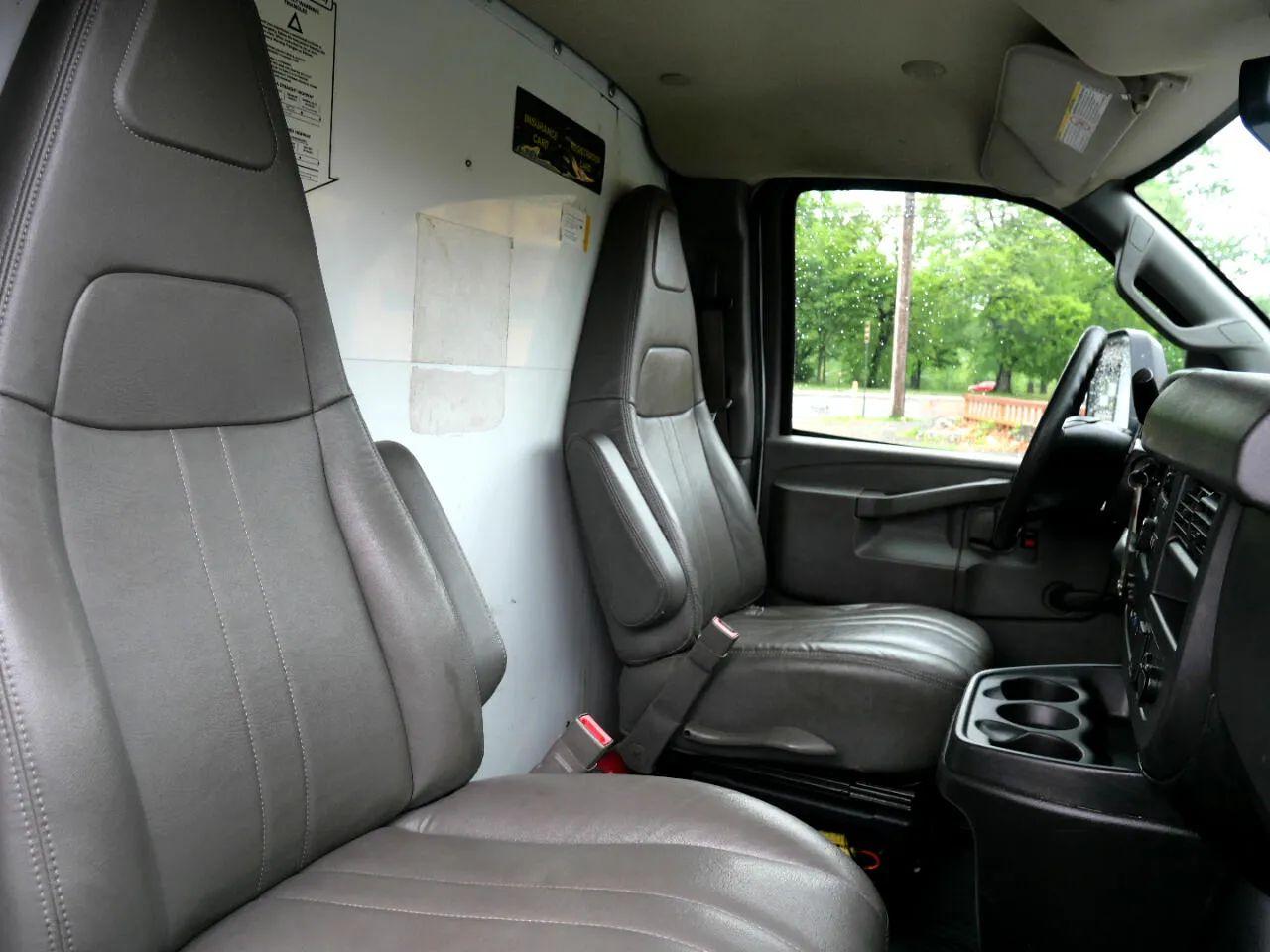 GMC Savana Commercial Cutaway 3500 Van 177" 2019