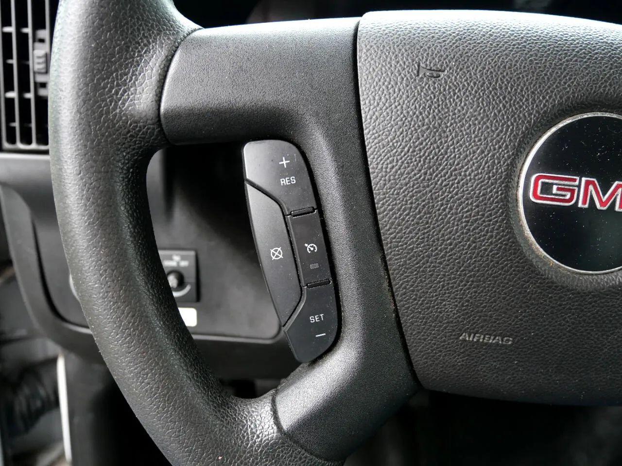 GMC Savana Commercial Cutaway 3500 Van 177" 2019