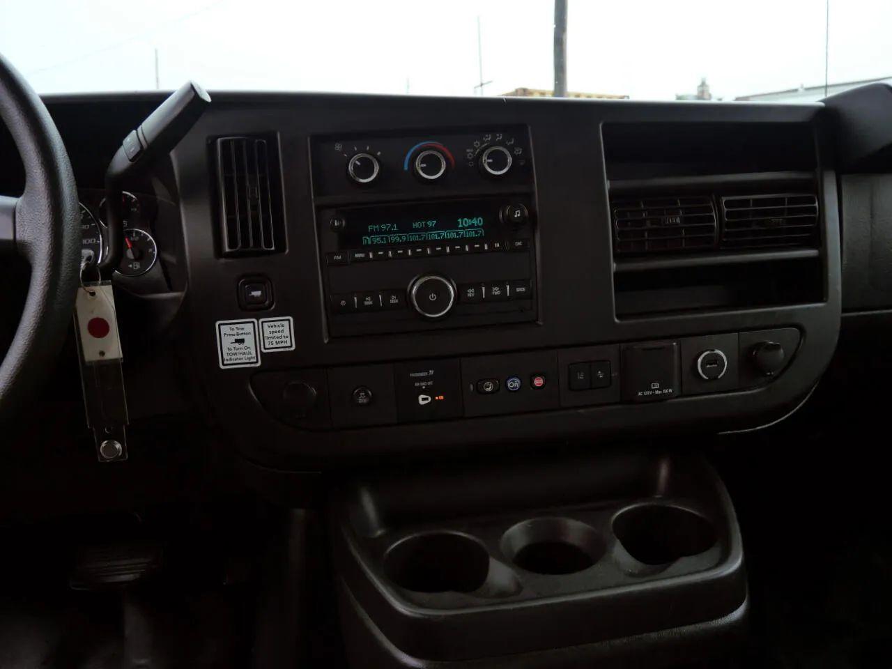 GMC Savana Commercial Cutaway 3500 Van 177" 2019