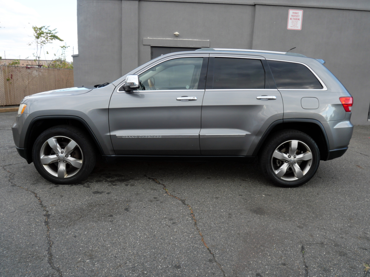 Jeep Grand Cherokee 4WD 4dr Overland 2011 Jeep Grand Cherokee 4WD 4dr Overland 2011