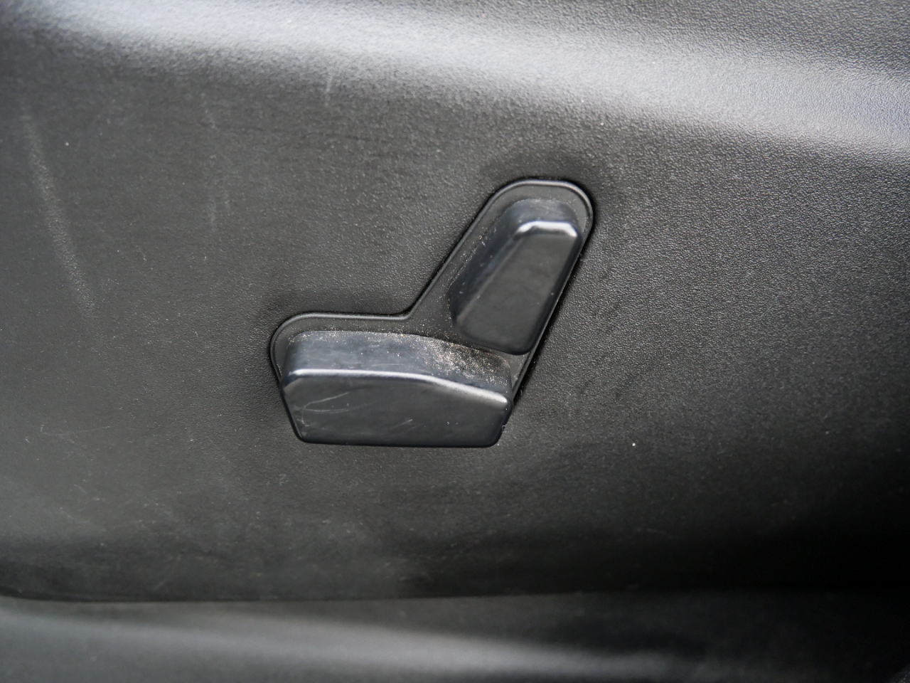 Jeep Grand Cherokee 4WD 4dr Overland 2011 Jeep Grand Cherokee 4WD 4dr Overland 2011