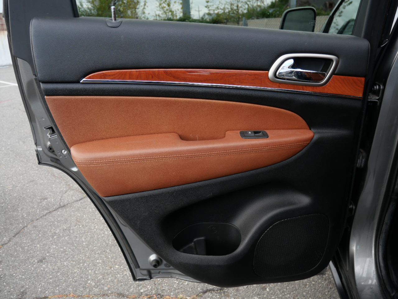 Jeep Grand Cherokee 4WD 4dr Overland 2011 Jeep Grand Cherokee 4WD 4dr Overland 2011