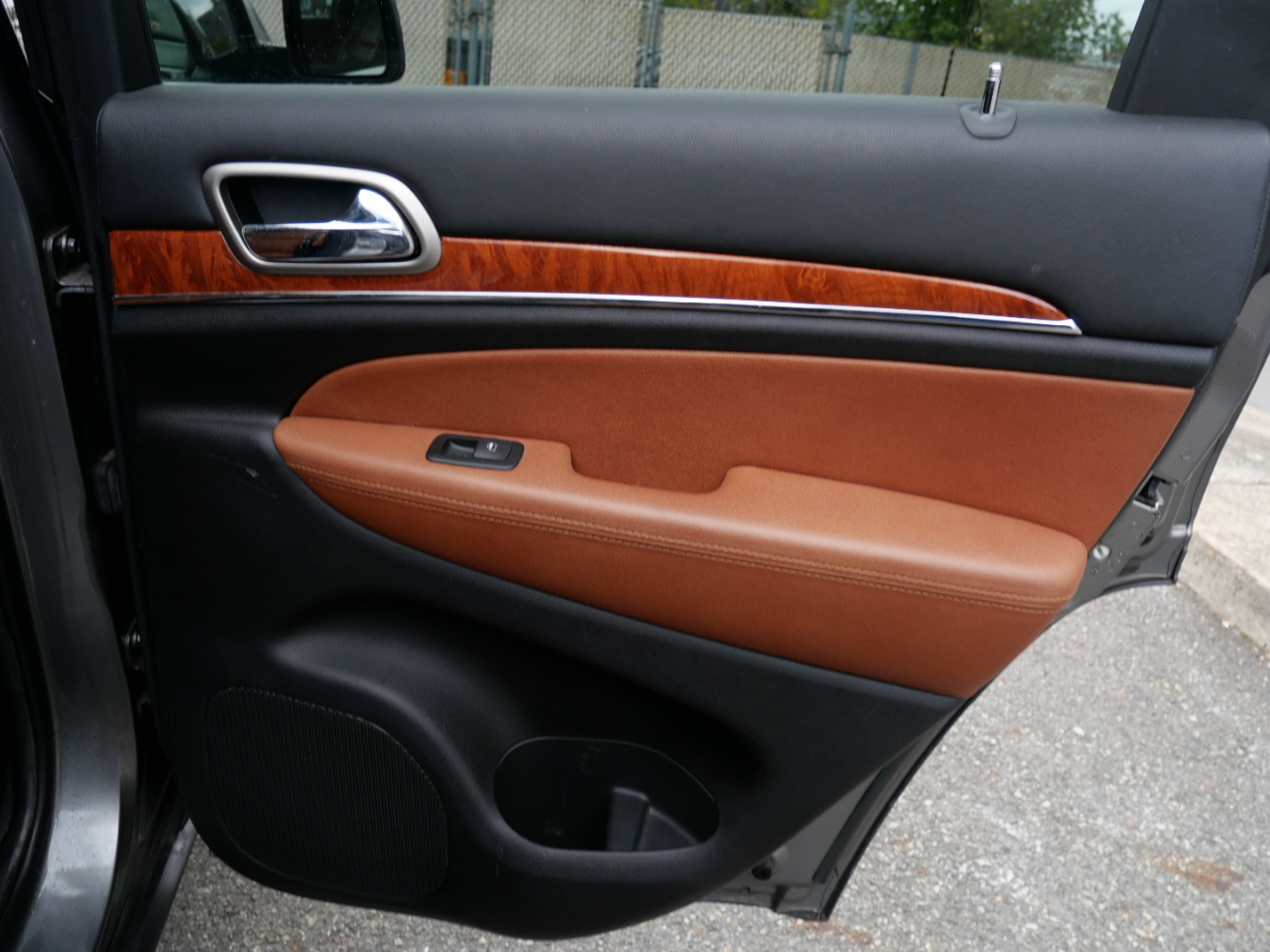 Jeep Grand Cherokee 4WD 4dr Overland 2011 Jeep Grand Cherokee 4WD 4dr Overland 2011