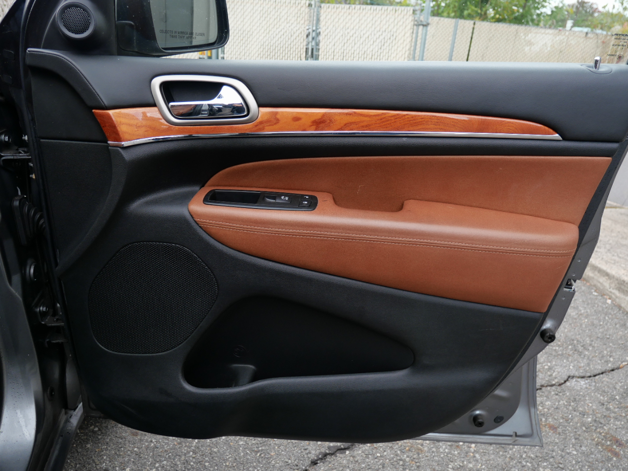 Jeep Grand Cherokee 4WD 4dr Overland 2011 Jeep Grand Cherokee 4WD 4dr Overland 2011