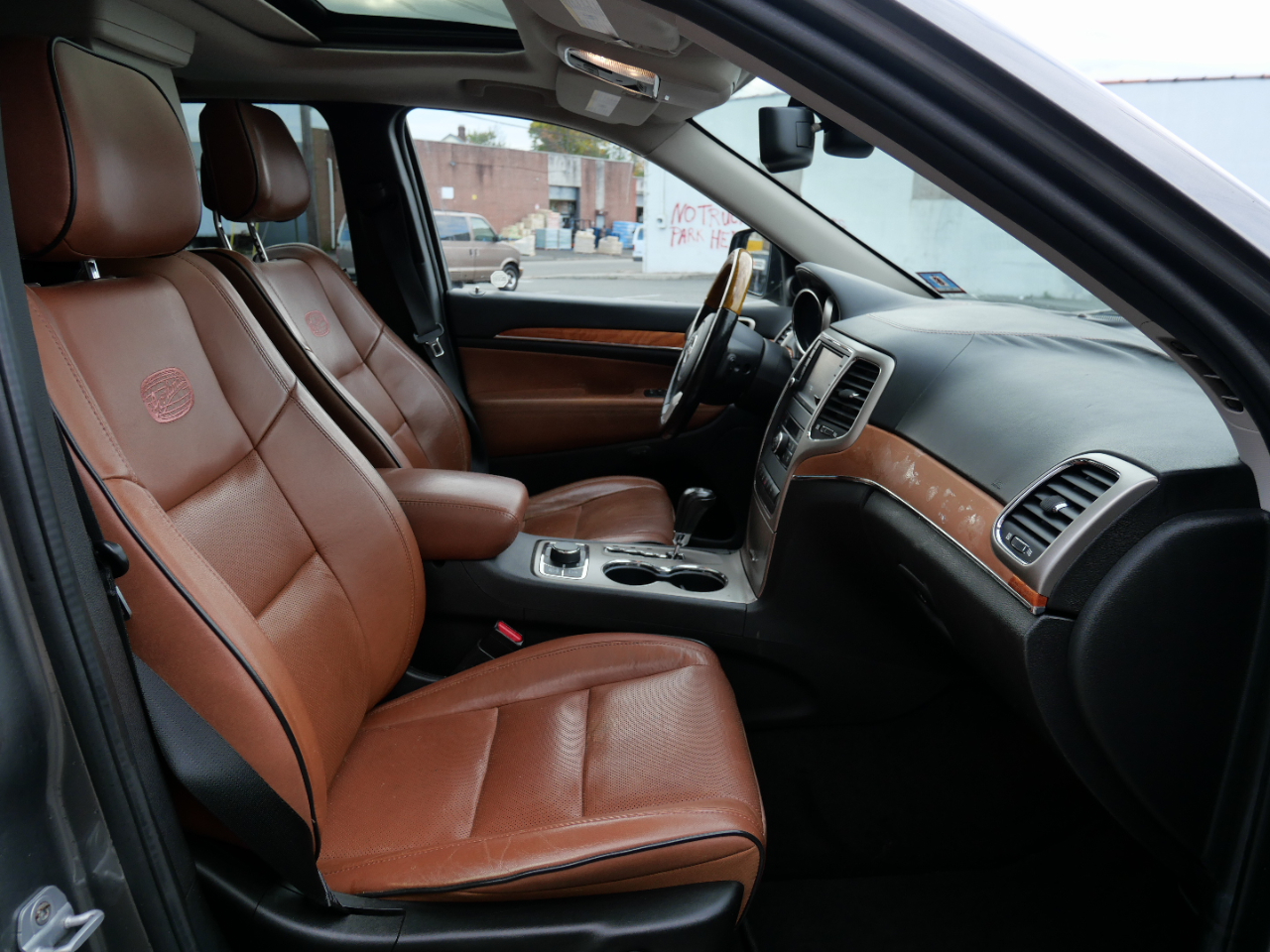 Jeep Grand Cherokee 4WD 4dr Overland 2011 Jeep Grand Cherokee 4WD 4dr Overland 2011