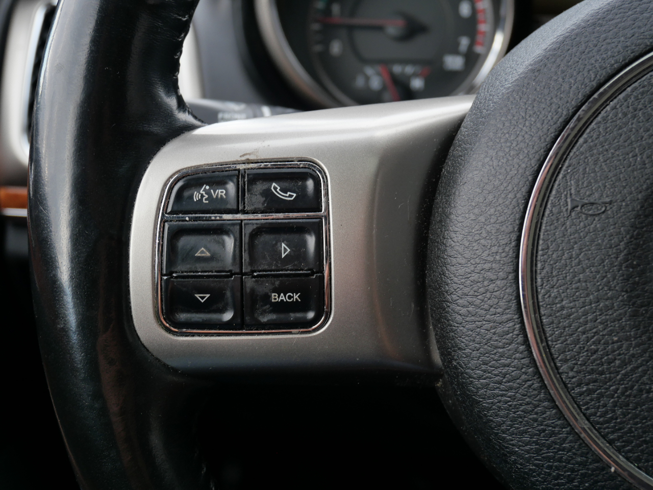 Jeep Grand Cherokee 4WD 4dr Overland 2011 Jeep Grand Cherokee 4WD 4dr Overland 2011