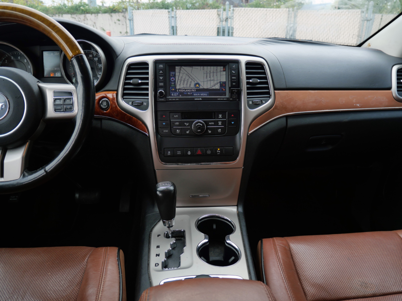 Jeep Grand Cherokee 4WD 4dr Overland 2011 Jeep Grand Cherokee 4WD 4dr Overland 2011