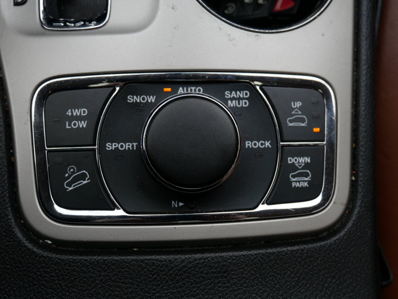 Jeep Grand Cherokee 4WD 4dr Overland 2011 Jeep Grand Cherokee 4WD 4dr Overland 2011