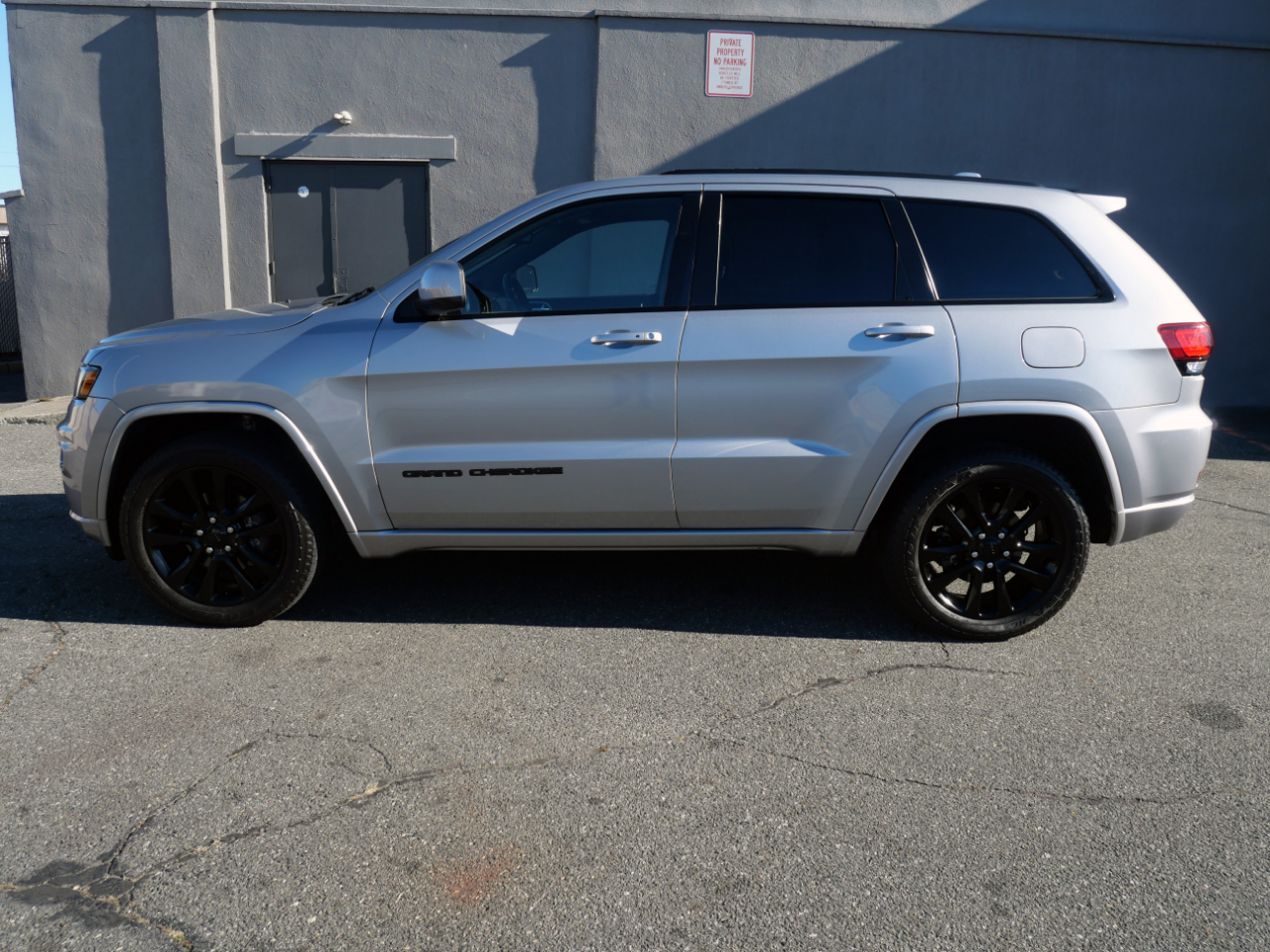 2019 Jeep Grand Cherokee Altitude photo 2