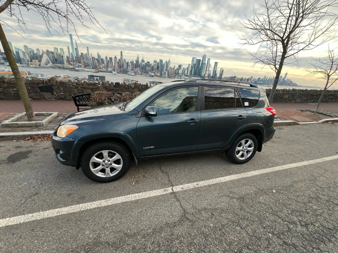 Toyota RAV4 4WD 4dr 4-cyl 4-Spd AT Ltd (Natl) 2009