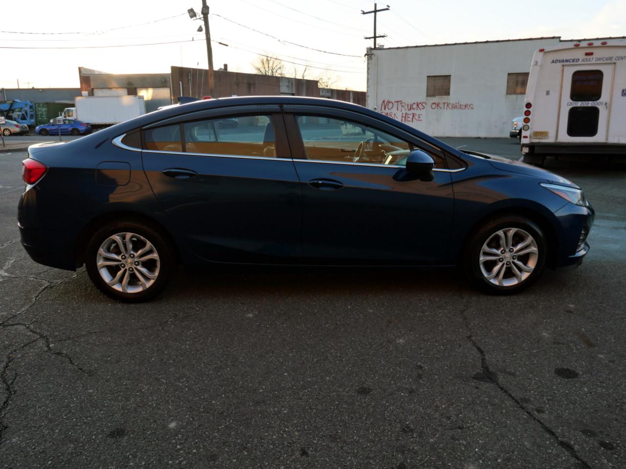 Chevrolet Cruze 4dr Sdn LT 2019