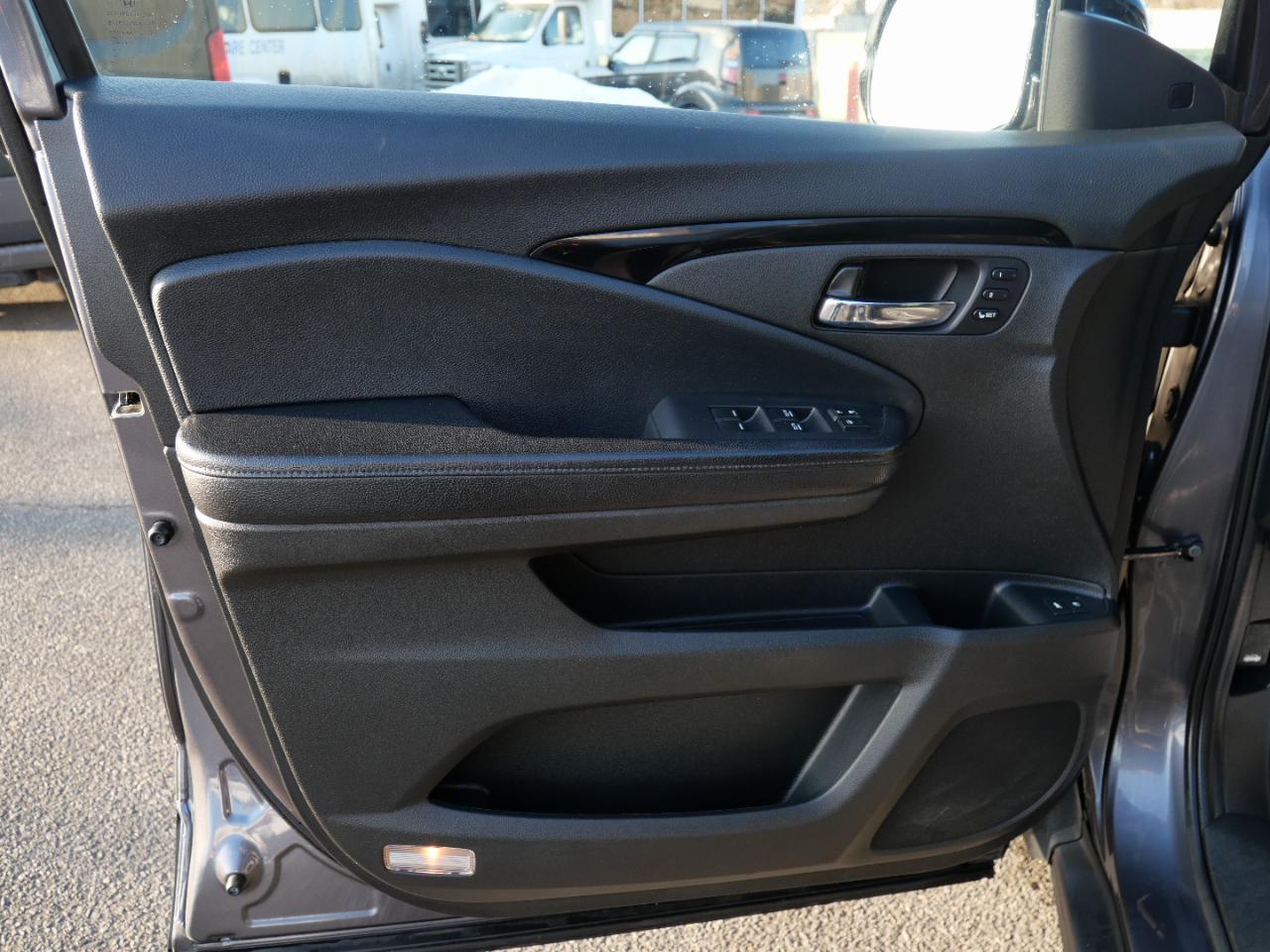 Honda Pilot Touring 8-Passenger AWD 2020