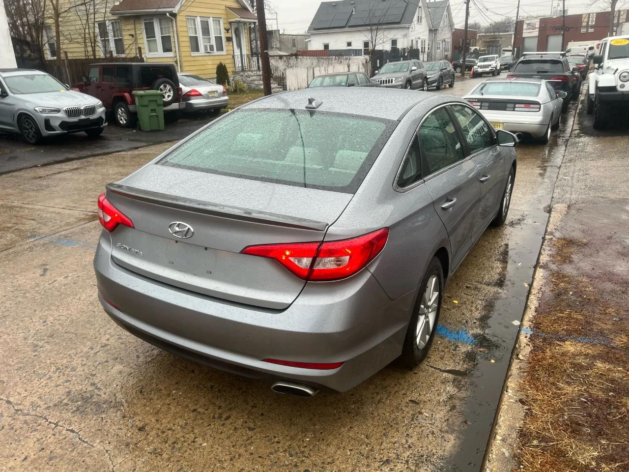 Hyundai Sonata 4dr Sdn 2.4L SE 2015