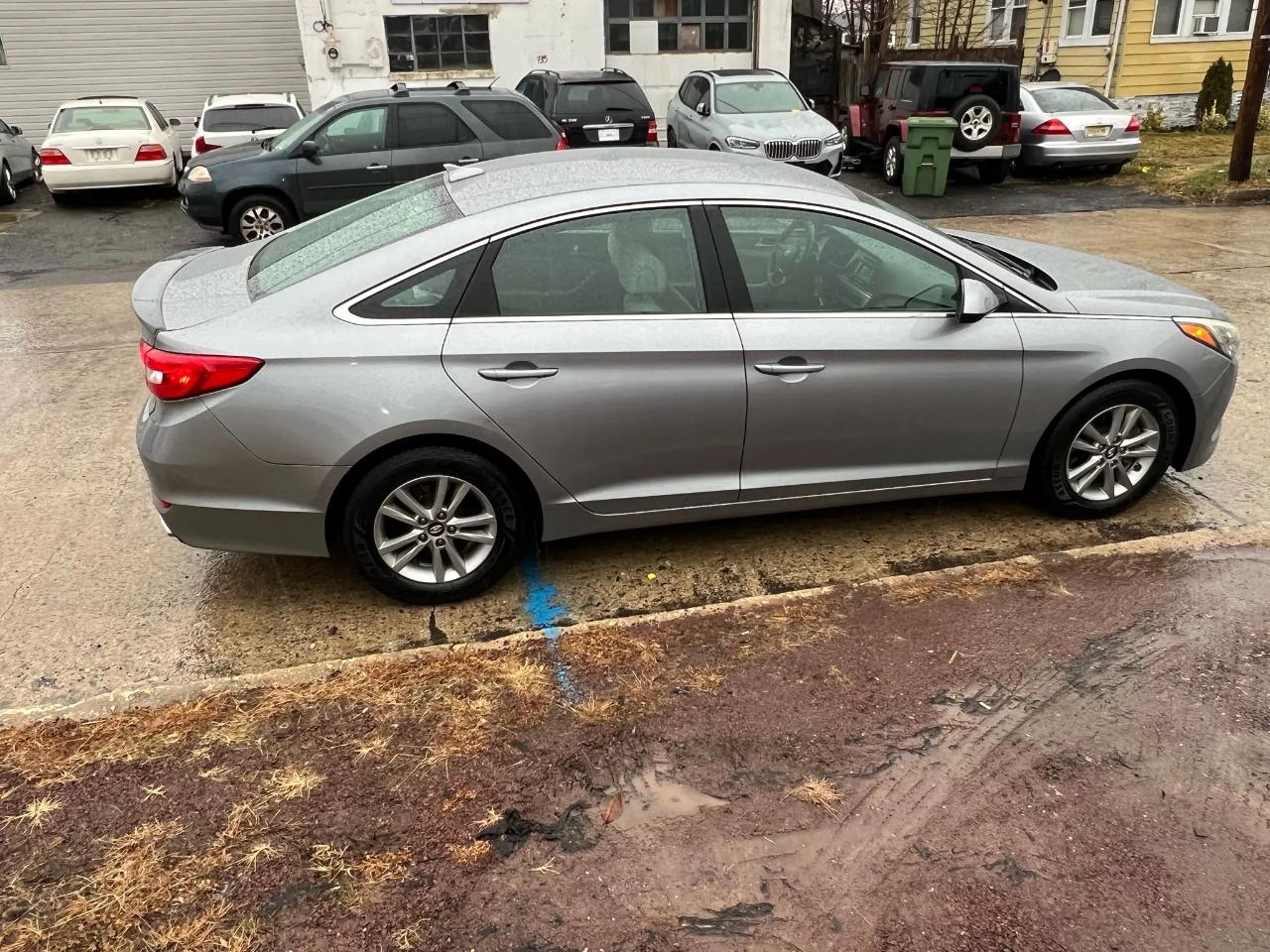 Hyundai Sonata 4dr Sdn 2.4L SE 2015